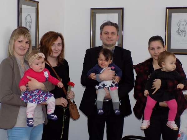 DARIVANJE BEBA U HERCEGOVCU