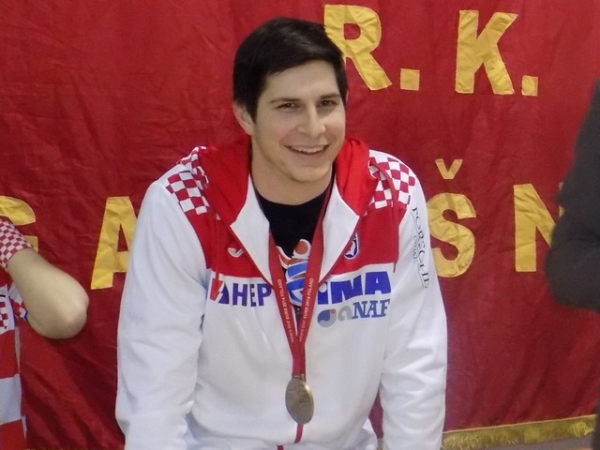Brončani Marko kod kuće