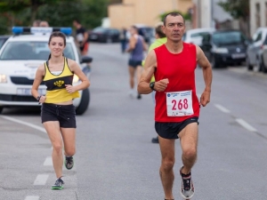 Nives korak do naslova